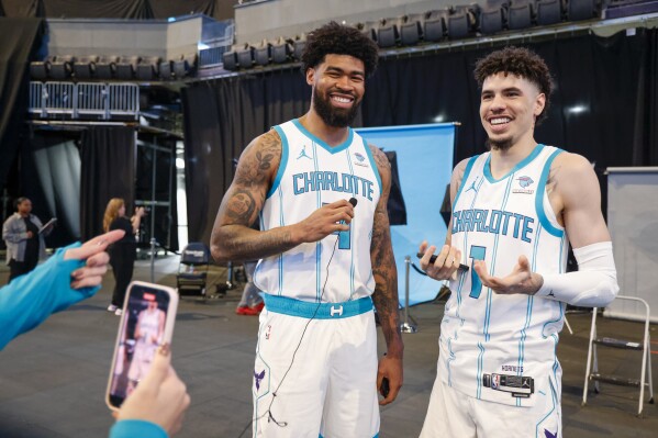 Hornets LaMelo Ball wears protective ankle braces in first